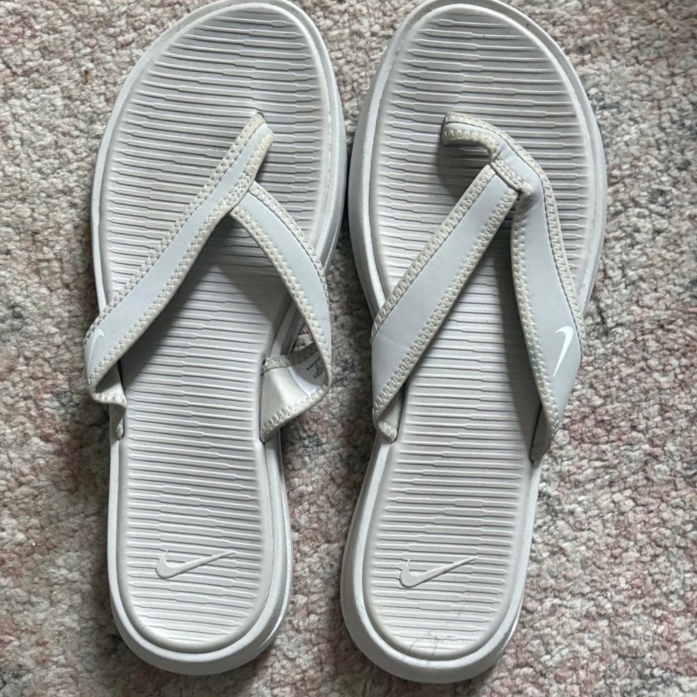Nike Women’s White Thong Sandal Flip Flops